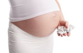 Зовиракс и ацикловир. Можно ли применять во время беременности?